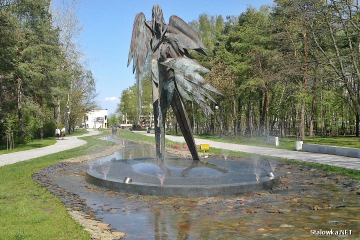 W Parku Miejskim im. Kazimierza Pilata w Stalowej Woli działa już fontanna i płynie strumień.