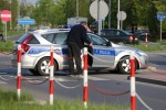 Na miejsce przyjechali policjanci ze stalowowolskiej drogówki oraz ratownicy medyczni. Pas ruchu prowadzący od ronda w kierunku Pysznicy zablokowano.