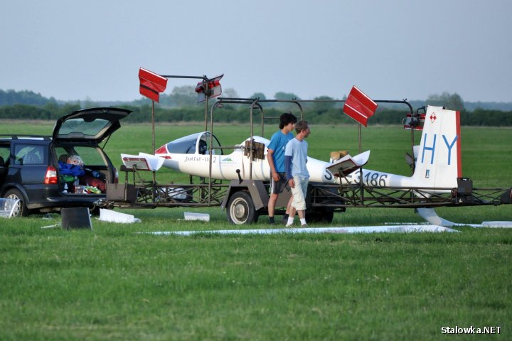 Andrzej Śmielkiewicz, Krzysztof Łuniewski i Tomasz Dul zostali Mistrzami Polski w szybowcowych zawodach organizowanych przez Aeroklub Stalowowolski.