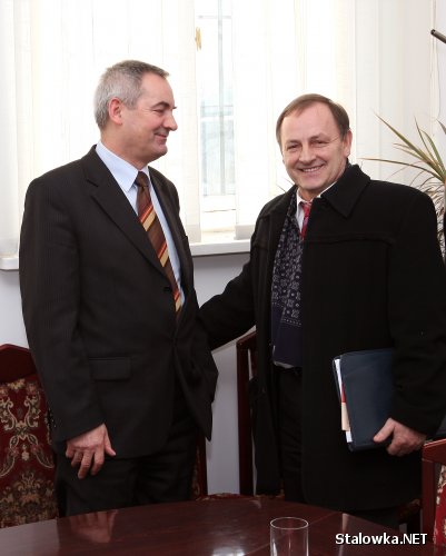 Prezes Kuźni Matrycowej, Józef Burdzy w towarzystwie posła Antoniego Błądka tuż po spotkaniu w UM.