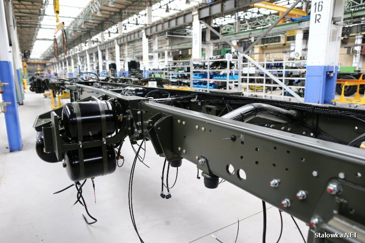 Należące od ponad dwóch lat do HSW S.A. dolnośląskie Jelcz - Komponenty będą produkować samochody o kryptonimie Jelcz 442.32 4x4. W czwartek, 17 lipca 2014 roku uruchomiono nową linię produkcyjną.