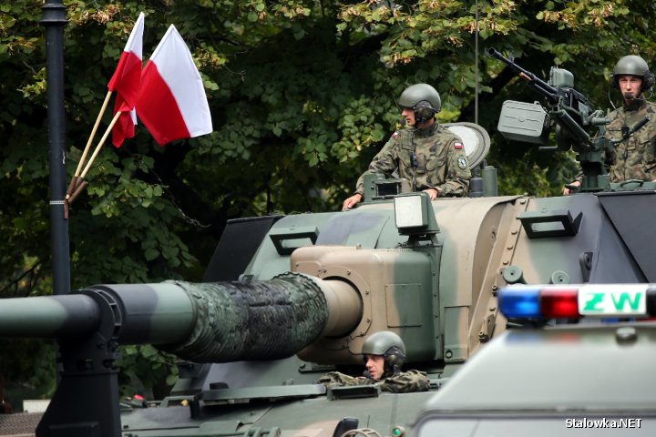 WARSZAWA: Święto Wojska Polskiej z udziałem sprzętu z Huty Stalowa Wola.