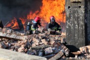 Dzisiejszy pożar nie jest pierwszym do jakiego doszło na terenie rozbieranej parowozowni. Pracami jak usłyszeliśmy na miejscu zdarzenia powinien się także zainteresować Powiatowy Inspektor Nadzoru Budowlanego jak i Inspektor BHP. 