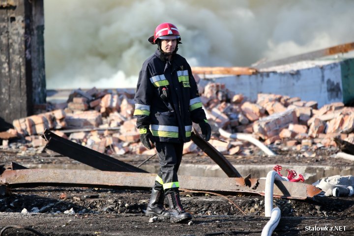 Pożar w parowozowni w Rozwadowie, gdzie prowadzone są prace rozbiórkowe.