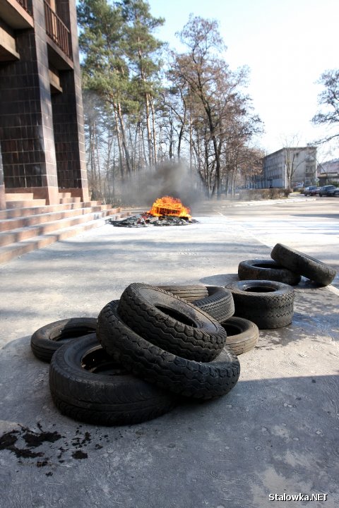9 luty 2009 r.: Przez cały dzień okupowano budynek dyrekcji generalnej HSW i palono opony.
