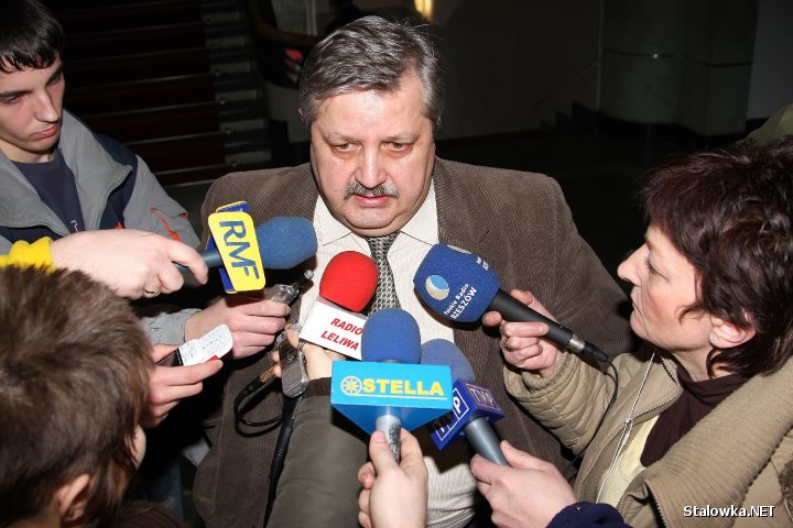 10 luty 2009 r.: Wiesław Szymczak, były prezes upadłej spółki Huty udzielał informacji opinii publicznej.