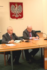 Andrzej Szlęzak rozmawiał z radnymi w jaki sposób można pomóc mieszkańcom w dobie kryzysu.