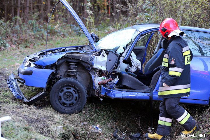 Na miejsce wezwano policjantów ze stalowowolskiej drogówki, którzy razem z policyjnymi technikami wyjaśnią szczegółowo okoliczności wypadku.