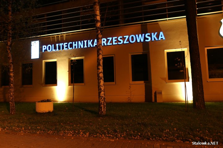 W kategorii Obiekty użyteczności publicznej zwyciężyła stalowowolska siedziba Politechniki Rzeszowskiej przy ulicy Kwiatkowskiego zaprojektowana przez Pawła Szumielewicza.