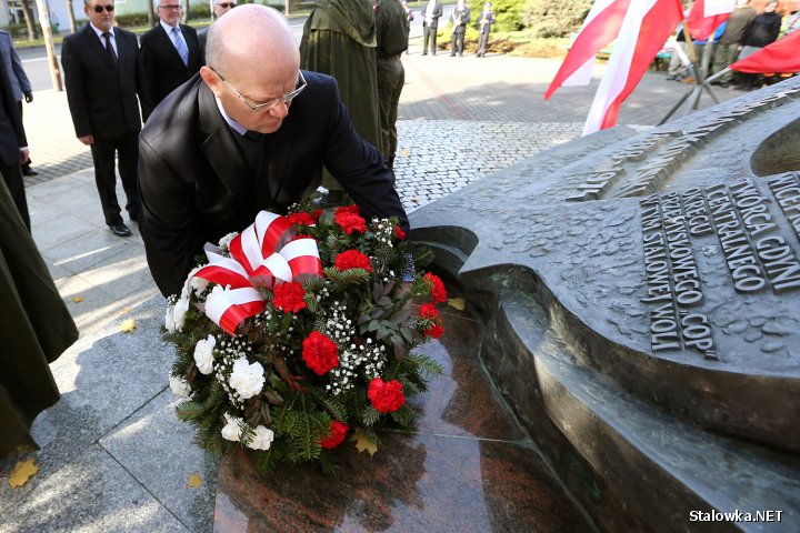 W Narodowe Święto Niepodległości obchodzone 11 listopada przedstawiciele samorządu Stalowej Woli oraz Powiatu Stalowowolskiego złożyli wieńce w miejscach pamięci narodowej.