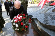 W Narodowe Święto Niepodległości obchodzone 11 listopada przedstawiciele samorządu Stalowej Woli oraz Powiatu Stalowowolskiego złożyli wieńce w miejscach pamięci narodowej.