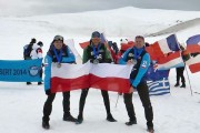 Trzech Polaków, w tym pochodzący ze Stalowej Woli Andrzej Gondek (w środku) ukończyło bieg przez Antarktydę i dołączyło do elitarnego klubu 4Deserts Grand Slam.