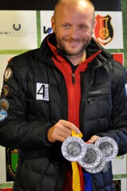 Maratończyk Andrzej Gondek przywiózł do Stalowej Woli swoje najcenniejsze trofea.