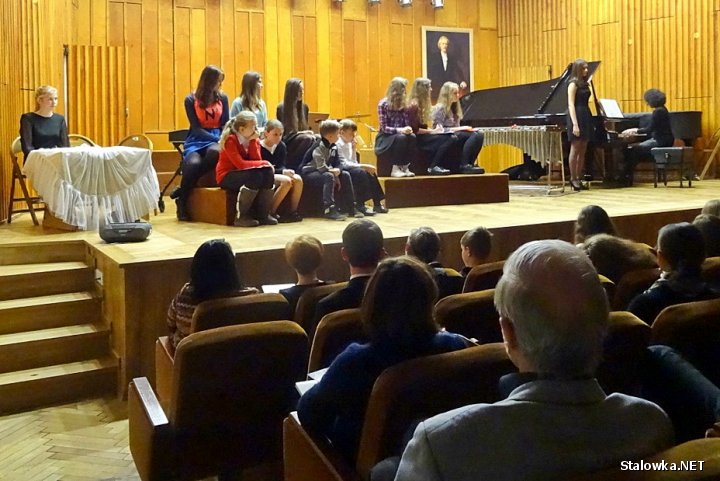 25 listopada w auli Państwowej Szkoły Muzycznej w Stalowej Woli odbył się koncert Słowa muzyką malowane.