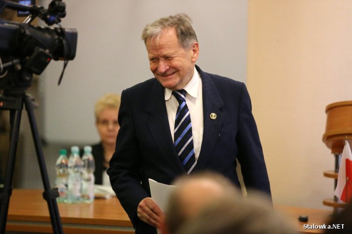 Sesję Rady Miejskiej 2014-2018 do wyboru przewodniczącego poprowadził najstarszy radny 83-letni Zbigniew Paszkiewicz.
