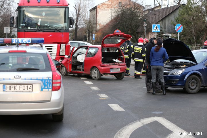 W wyniku wypadku przez blisko trzy godziny skrzyżowanie ulic Sandomierskiej z Brandwicką było zablokowane.