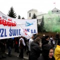 12000 manifestujących z zakładów zbrojeniowych w Warszawie
