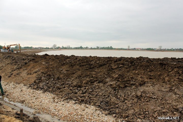 Kończą się prace nad budową zbiornika retencyjnego w Rzeczycy Długiej o powierzchni 15 hektarów.