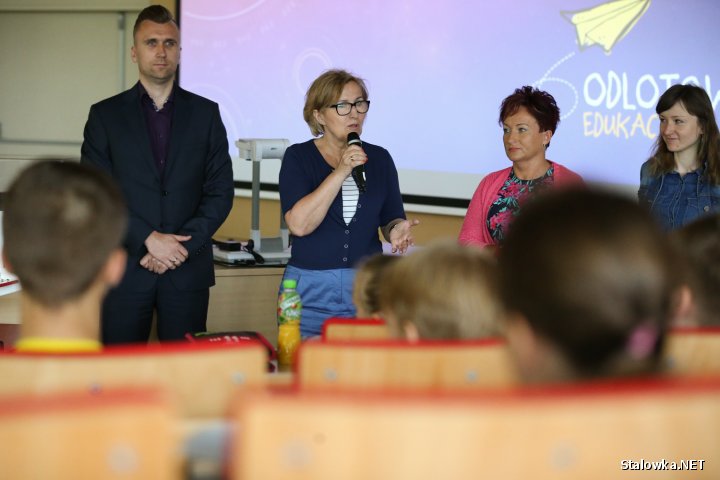 Piątkowe spotkanie z naukowcami przyciągnęło 450 dzieci z klas IV-VI z ośmiu stalowowolskich szkół podstawowych. Poprzez zabawę zgłębiali tajniki fizyki, chemii i lotnictwa.