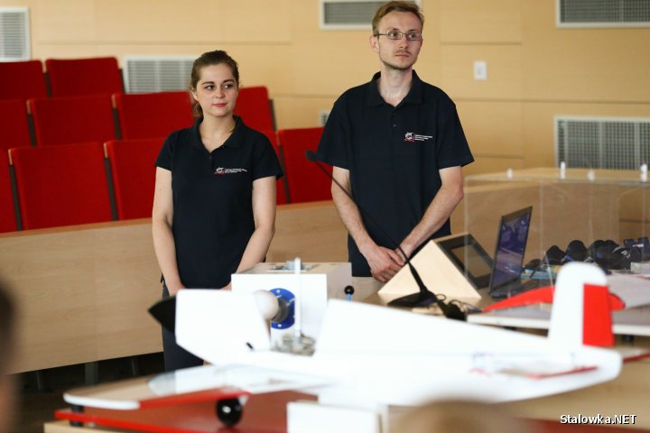 Piątkowe spotkanie z naukowcami przyciągnęło 450 dzieci z klas IV-VI z ośmiu stalowowolskich szkół podstawowych. Poprzez zabawę zgłębiali tajniki fizyki, chemii i lotnictwa.
