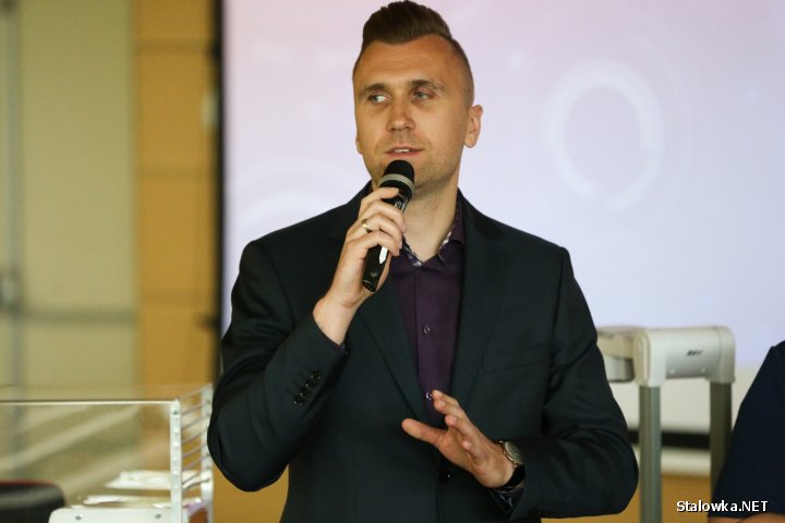 Piątkowe spotkanie z naukowcami przyciągnęło 450 dzieci z klas IV-VI z ośmiu stalowowolskich szkół podstawowych. Poprzez zabawę zgłębiali tajniki fizyki, chemii i lotnictwa.