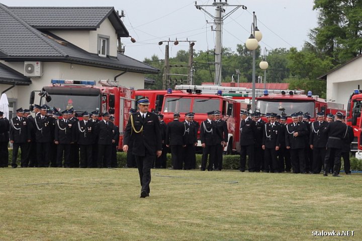 Na miejscowym Gminnym Centrum Sportowo-Rekreacyjno-Kulturalnym urządzono uroczysty apel z udziałem 7 jednostek strażackich z powiatu stalowowolskiego oraz niżańskiego zrzeszonych właśnie w KSRG od początki jego istnienia.