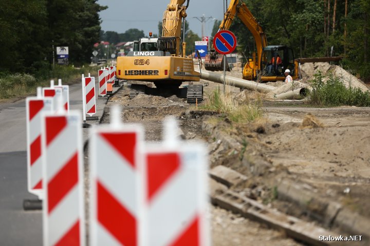 Prace budowlane prowadzone są na odcinku 1,3 km. (granica terenu kolejowego z przejazdem kolejowym) do skrzyżowania z ulicą Komisji Edukacji Narodowej.