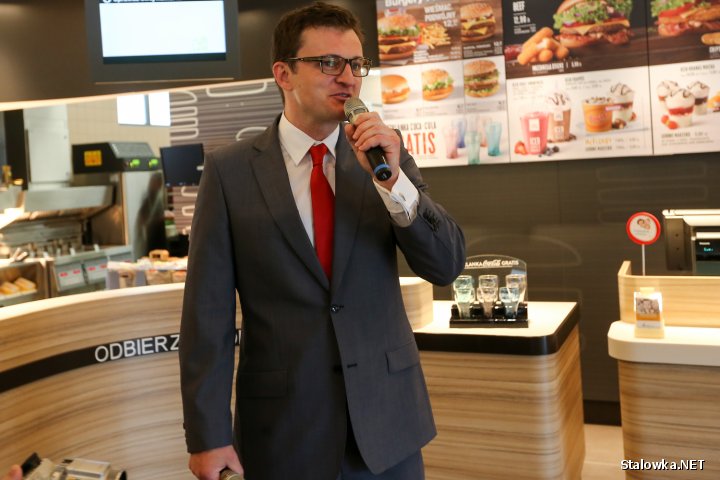 Restauracja McDonald's w Stalowej Woli. Na zdjęciu Dominik Szulowski, Public Relations Manager w McDonald's.