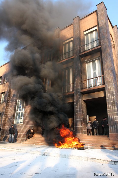 Luty 2009: pracownicy gdy dowiedzieli się o upadłości spółki rozpoczęli protesty. Domagano się terminowych wypłat i kontynuowania działalności.