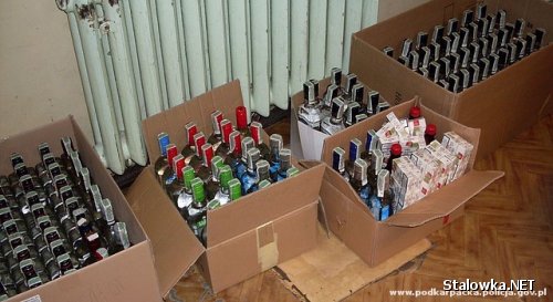 Przewożony alkohol oraz papierosy bez polskich znaków akcyzy przez mieszkańca powiatu sandomierskiego.