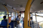 - Nowy autobus, w którym widać otwarte okna - wyjaśnia Czytelnik, co oznacza, że klimatyzacja nie działa.