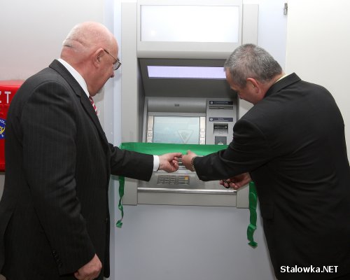 Uroczystego otwarcia nowego bankomatu dokonał dyrektor szpitala Edward Surmacz oraz prezes Banku Spółdzielczego Stanisław Kłapeć