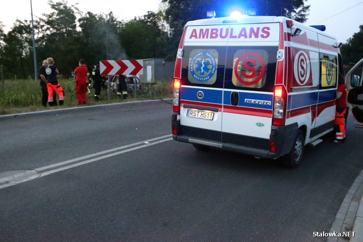 Jeden z sąsiadów, który poinformował straż pożarną o płonącym samochodzie, mówił o kilku wybuchach w pojeździe. Kiedy dowiedział się że spłonął tam człowiek był zszokowany.