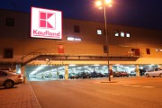 Od kilku tygodni w hipermarkecie Kaufland w Stalowej Woli prowadzone są prace remontowe. - Co się zmieni? - pytają mieszkańcy.