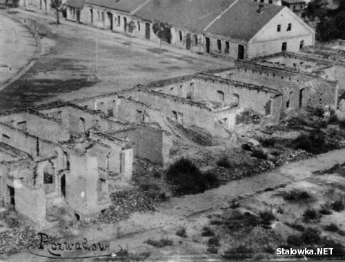 Widok z wieży kościelnej na zniszczona część rynku w Rozwadowie po I Wojnie Światowej. 