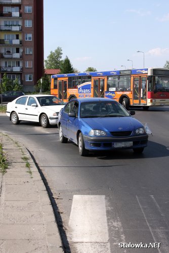 Wypadek, który miał miejsce na skrzyżowaniu ulicy KEN z ulicą Poniatowskiego.