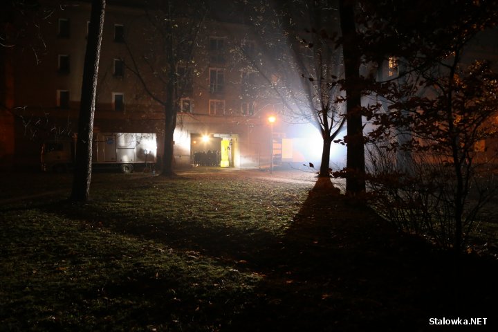 W poniedziałkowy wieczór 23 listopada 2015 roku przed blok przy ulicy Popiełuszki 40a zjechała ekipa programu TVN Uwaga.