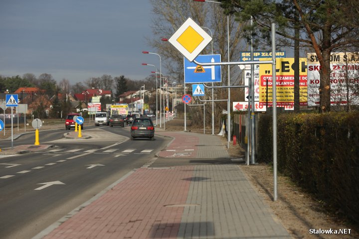 Już bez obaw o ukaranie mandatem karnym, no chyba, że przekroczy się prędkość lub złamie inny przepis o ruchu drogowym można od piątku, 27 listopada 2015 roku jeździć po ulicy Przemysłowej i Przemysłowej - Bocznej. Obie drogi zostały oficjalnie odebrane.