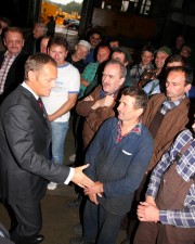 Podczas wizyty premier Donlad Tusk znalazł czas by spotkać się z pracownikami Huty.