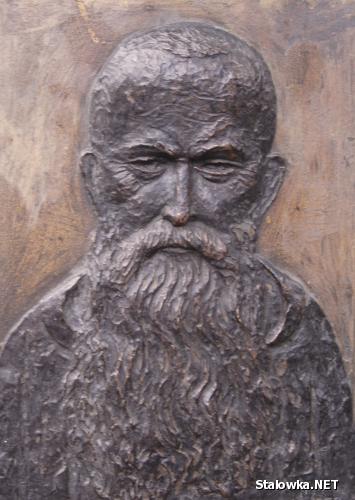 o. Ryba Hieronim - płaskorzeźb portretu na pomniku