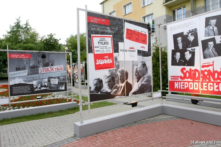 Opowiemy Ci o tych wypadkach. Solidarność 1980-1989 w Stalowej Woli. - Wystawa na deptaku przed kinem Ballada.