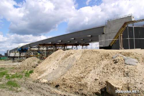 Budowa wiaduktu nad dojazdem podskarpowej koło bloków PGR-u.