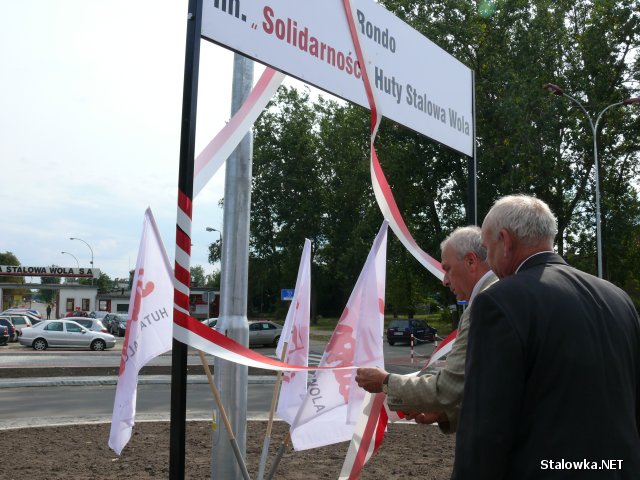 Uroczystego przecięcia wstęgi dokonał Stanisław Cisek, przewodniczący Rady Miasta.