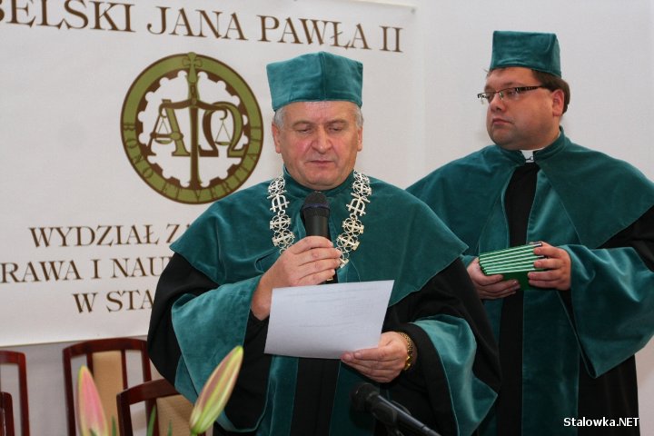 Inauguracja roku akademickiego 2009/2010 na Katolickim Uniwersytecie Lubelskiem w Stalowej Woli. Na zdjęciu ks. dziekan Jan Zimny.