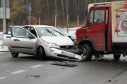 W wyniku wypadku na ulicy Orzeszkowej dwie osoby poniosły obrażenia.