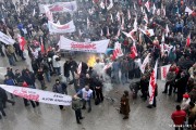 Pracownicy Huty Stalowa Wola podczas demonstracji w Rzeszowie, która odbyła się 5 lutego 2009 roku.