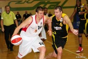 Michał Gabiński (z lewej) średnio w meczu zdobywa 9 punktów, mając przy tym blisko 6 zbiórek. 