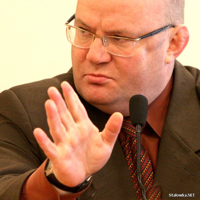 - Nie widzę takiej możliwości ani potrzeby. To czy drużyna będzie w przyszłym roku czy za dwa lata grała w czwartej lub piątej lidze nie ma znaczenia - twierdzi Szlęzak.