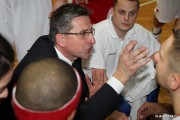 - Taki jest sport. Przegraliśmy ten mecz w trzech elementach, za dużo strat, słaba skuteczność rzutów wolnych oraz brak rozgrywającego - powiedział po meczu Pamuła.