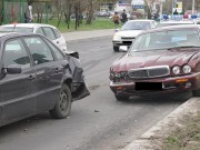 W samo południe w ciągu ulicy KEN w Stalowej Woli miało miejsce zdarzenie drogowe.